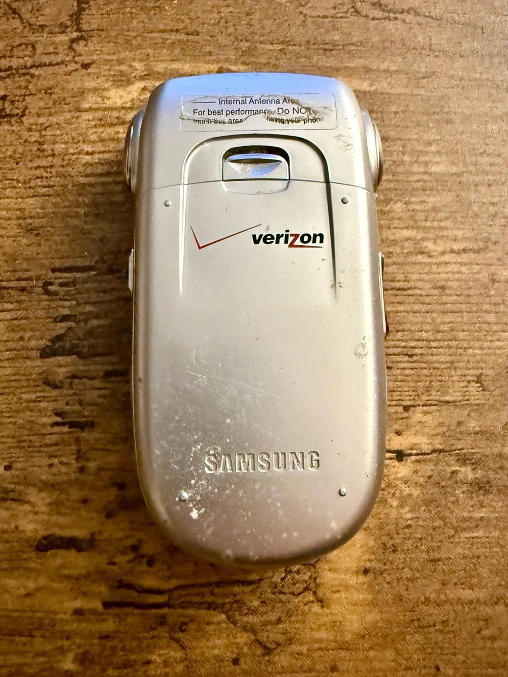Samsung SCH-A950 - Red and Silver ( Verizon ) (untested)